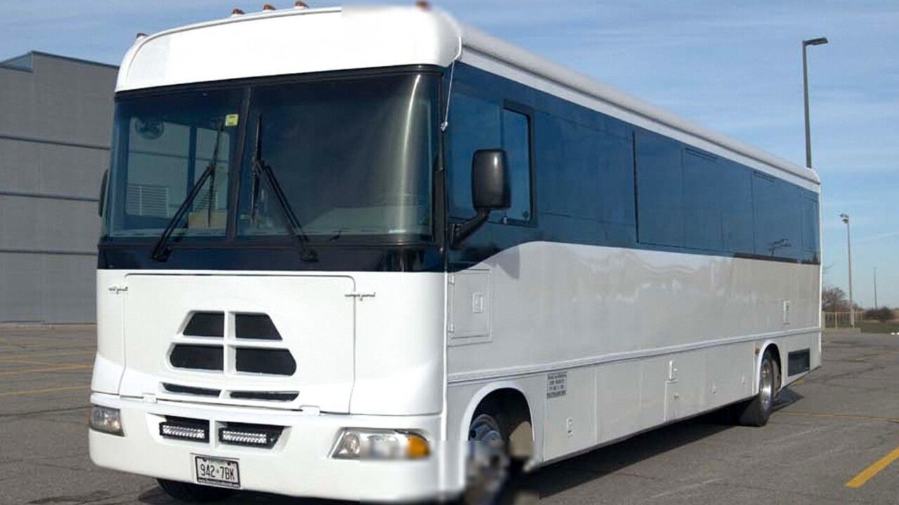 Oakville Limo for Long-Distance Travel: Is It Worth It?